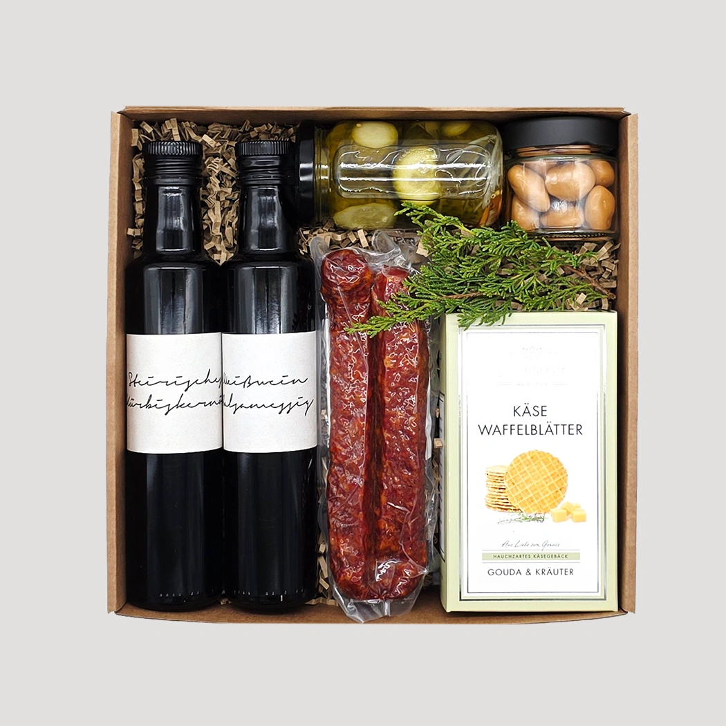 Herzhafte Geschenkbox mit Öl, Essig, Salami, Oliven und Grissini – gschmackiges Feinkostpräsent von Adam Geschenke