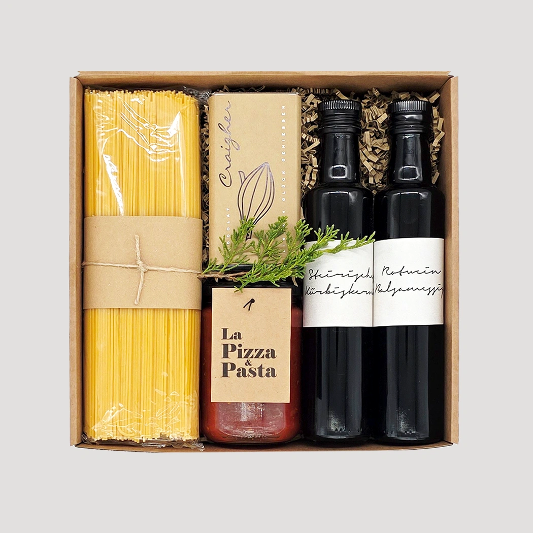 Klassische Geschenkbox mit Pasta, Tomatensauce, Olivenöl und Balsamico – italienischer Genuss von Adam Geschenke