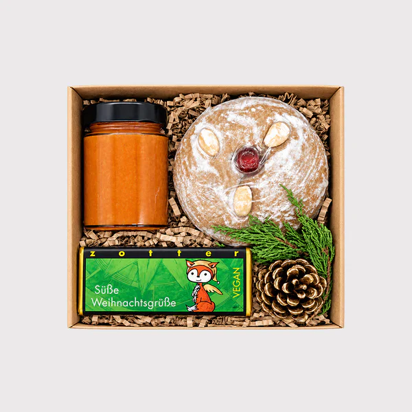 Geschenkbox „dankbar“ von Adam Geschenke in Leutsch, Steiermark, mit Gewürzglas, weihnachtlichem Gebäck, Schokolade und Tannenzweig
