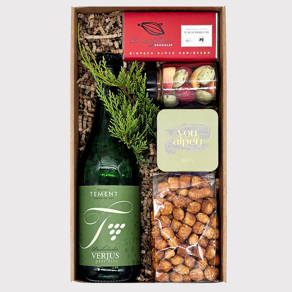 Geschenkbox „fruchtbetont“ von Adam Geschenke mit Verjus, Schokolade, süßen Spezialitäten und herzhaften Knabbereien