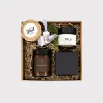 Geschenkbox „Geborgen“ von Adam Geschenke mit Waldhonig, Knisterkerze und ausgewählten süßen Spezialitäten
