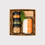 Geschenkbox „Fröhlich“ von Adam Geschenke mit gerösteten Kichererbsen, Gewürzen und einer Dankeschön-Botschaft