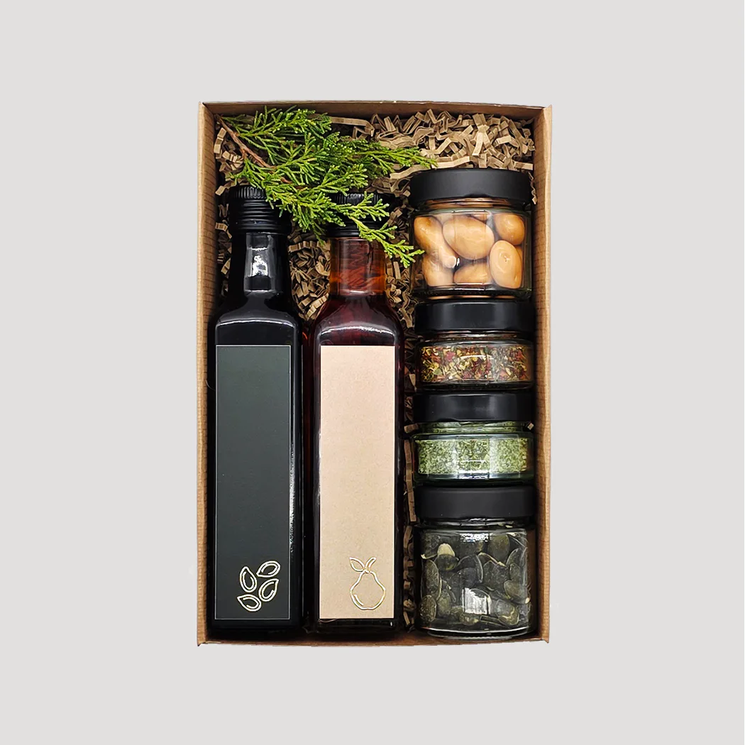Geschenkbox harmonisch von Adam Geschenke mit zwei Flaschen und verschiedenen Spezialitäten aus der Steiermark in Österreich