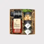 Geschenkbox „italoflair“ von Adam Geschenke mit Pizza- und Pastasauce, Olivenöl, Mandeln, Gewürzen und Kräutersalz